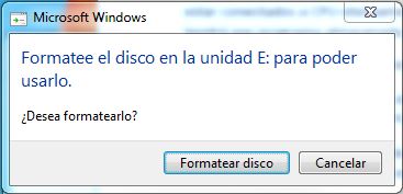 Windows te pregunta si quieres dar formato a una tarjeta MMC de Siemens cuando se inserta en un PC.