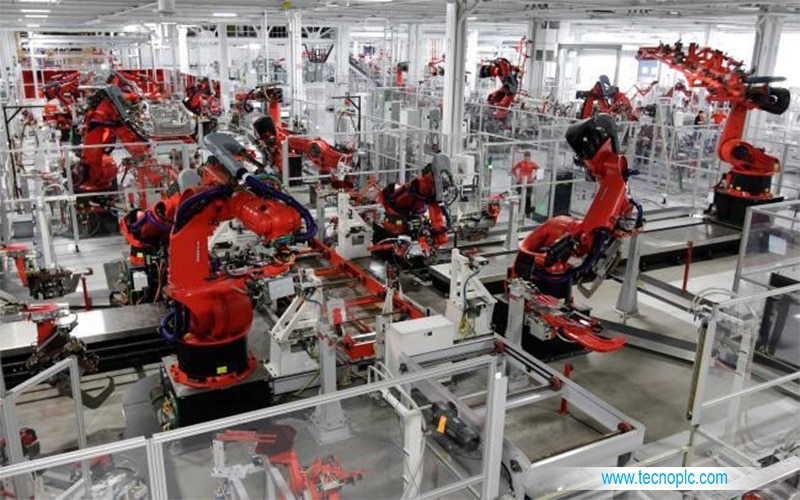 Robots industriales en la fabricación de iphone en China.