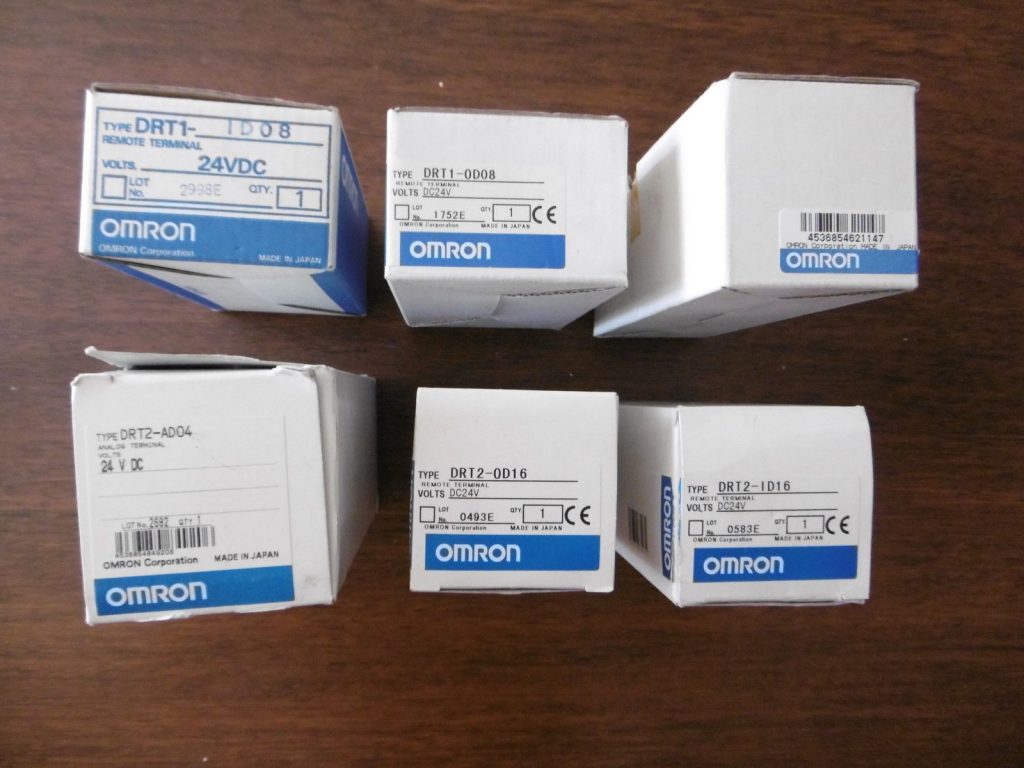 Lote de módulos Omron. Lote de módulos Omron.