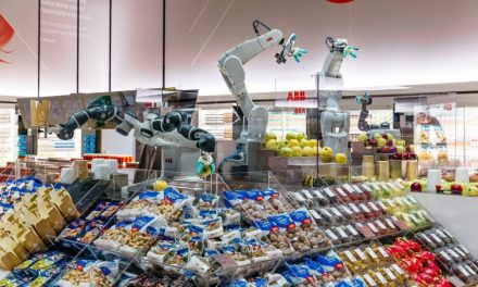 Exposición Robótica ABB con robots sirviendo alimentos