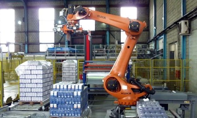 Robot de paletizado de KUKA manejando 10 toneladas de azúcar por hora