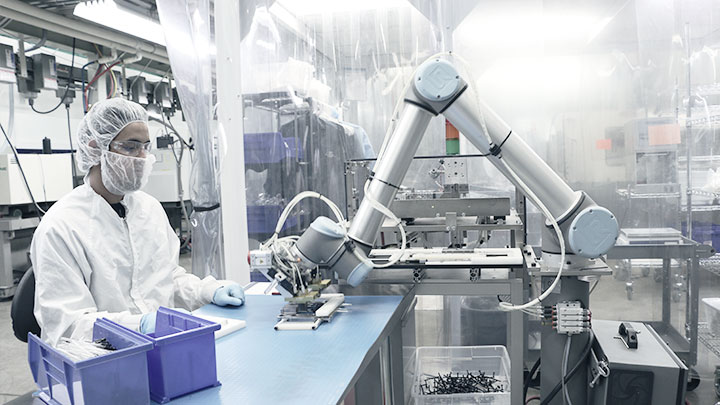 Robot inyección : beneficios de la robótica en el moldeo