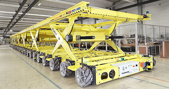 KUKA Robotics entrega un KUKA OmniMove para manipulación cargas de aviones.