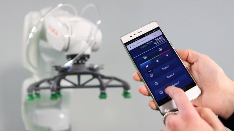 Control Robot desde smartphone desde aplicación sencilla de controlar.