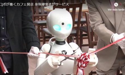 Robots en una cafetería en Japón atienden a los clientes