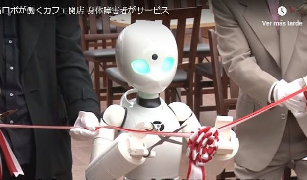 Robots en una cafetería en Japón atienden a los clientes