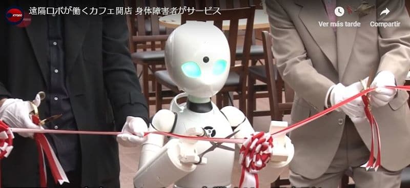 Robots en Japón en la inauguración de la cafetería