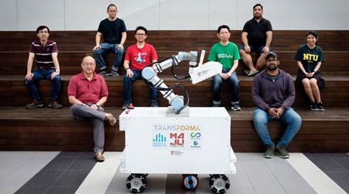 Cobot para desinfectar superficies desarrollado en Universidad de Singapur